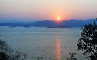 Отдых с детьми на море в марте, куда поехать и цены на туры