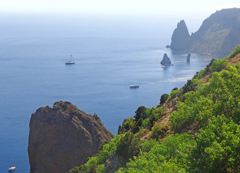 где отдохнуть в апреле на море