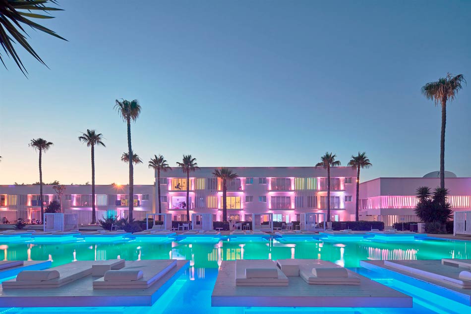 So Wihite Club Resort