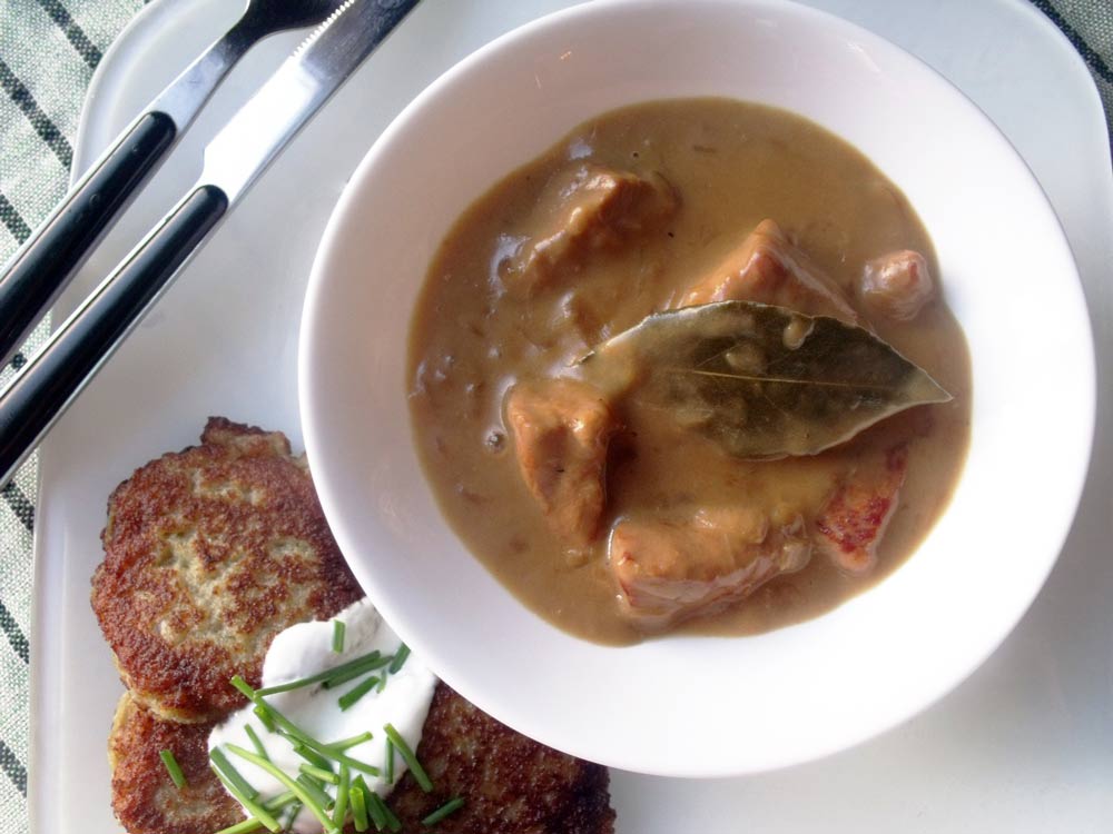 блюдо из обрезков мясных продуктов